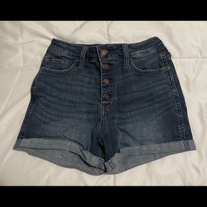 Hollister Curvy High-rise shorts 3”